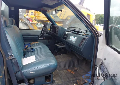 1993 Chevrolet Gmt-400 C2500 из США, поврежденный, VIN 1GBGC24J5PE148019